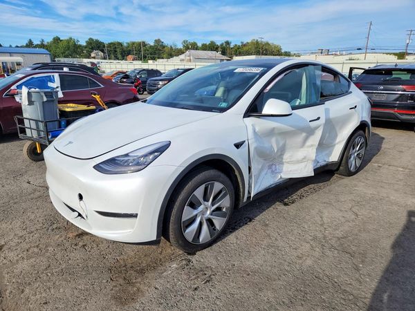 2023 TESLA MODEL Y — Front 3/4