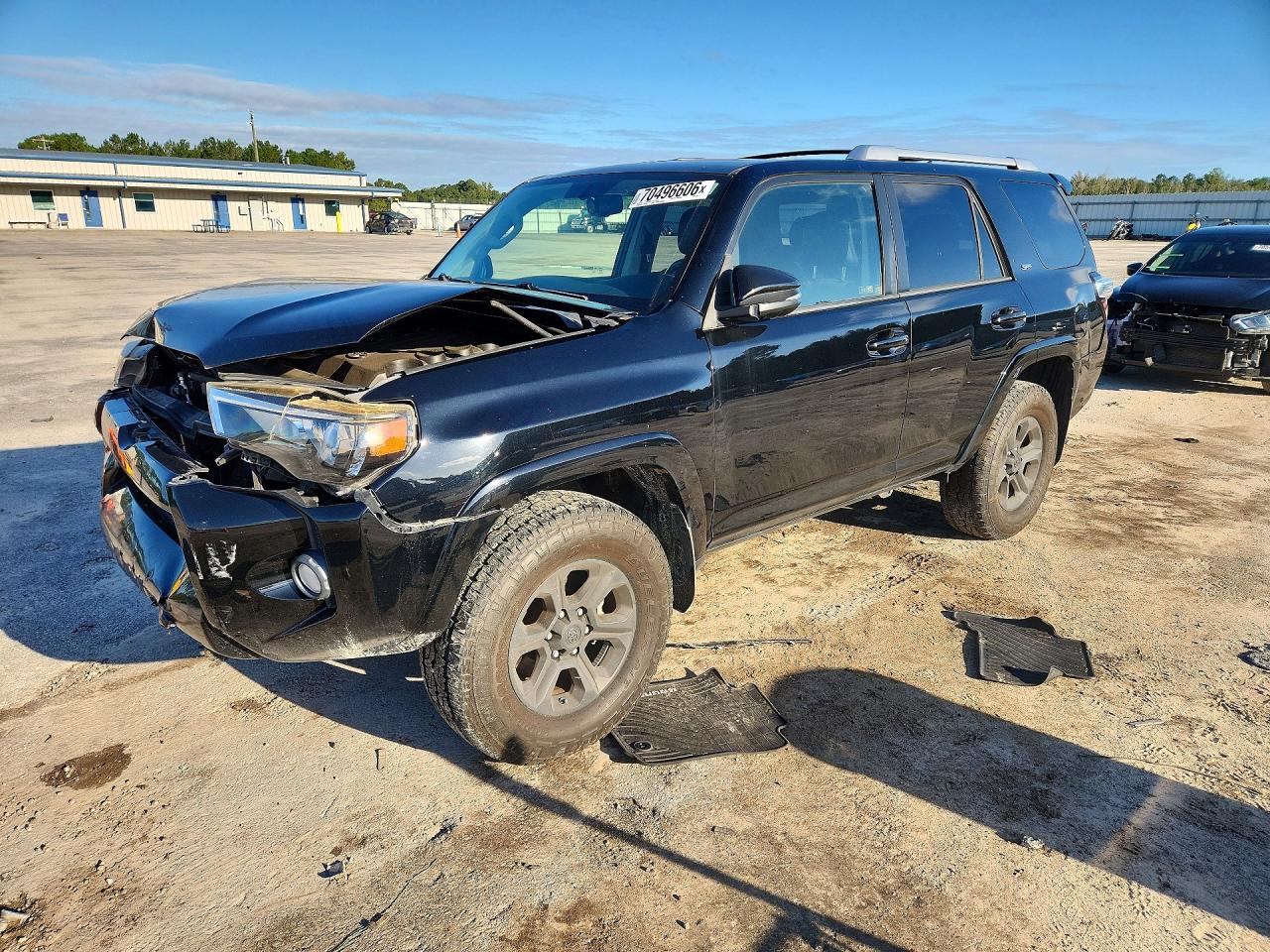 2015 TOYOTA 4RUNNER Base Grade — Front 3/4