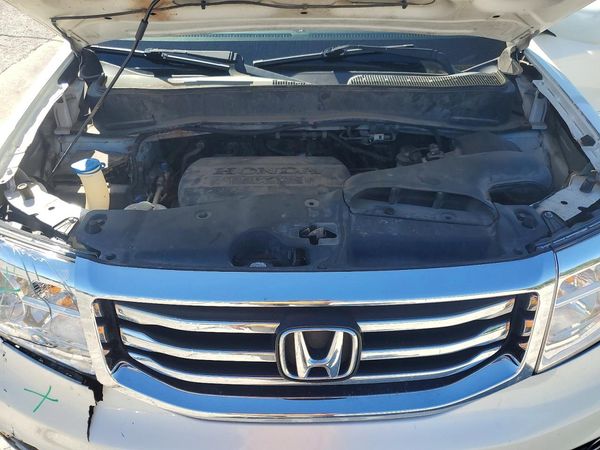 2012 HONDA PILOT TOURING — Engine bay