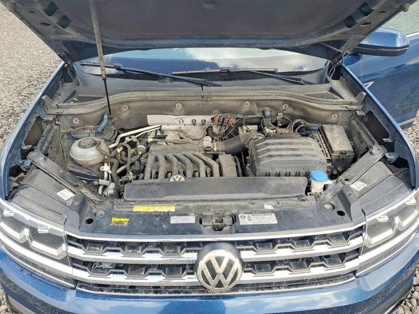 2018 VOLKSWAGEN ATLAS 4Motion SEL — Engine bay