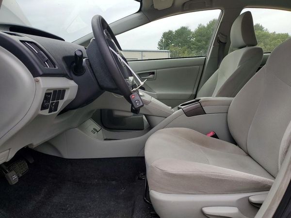2013 TOYOTA PRIUS — DENT