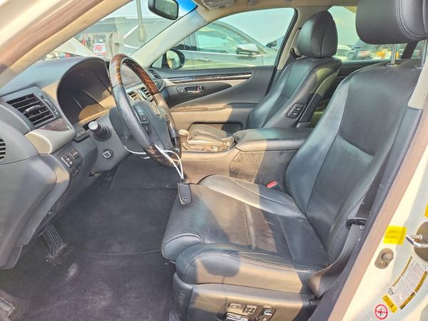 2014 LEXUS LS 460 — DENT