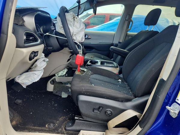 2020 CHRYSLER PACIFICA Touring — DENT