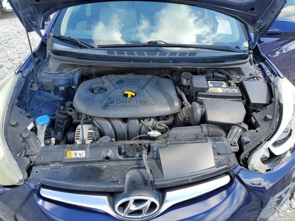2014 HYUNDAI ELANTRA GLS(Middle) — Engine bay