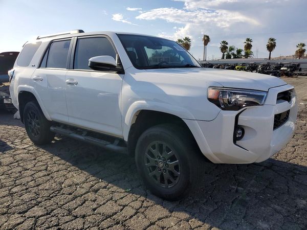 2022 TOYOTA 4RUNNER SR5 — Passenger 3/4