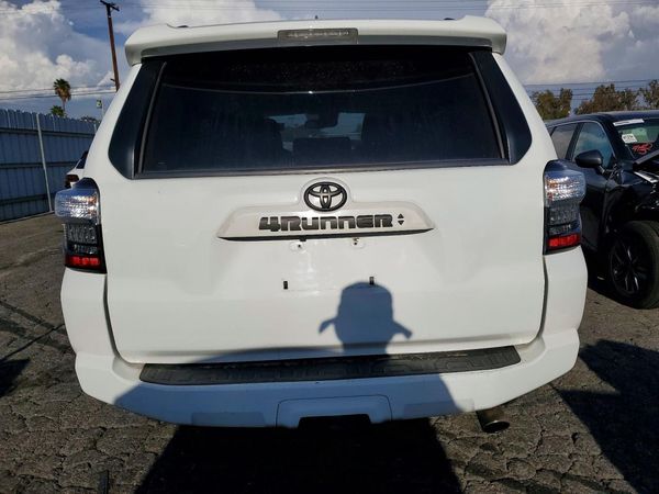 2022 TOYOTA 4RUNNER SR5 — DIRR