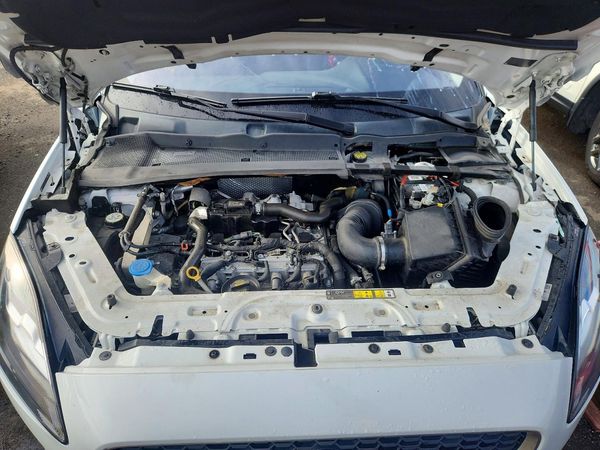2018 JAGUAR ETYPE SE — Engine bay