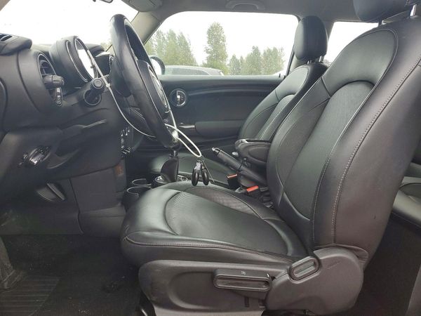 2016 MINI COOPER — DENT
