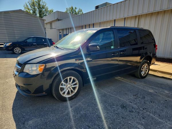 2014 DODGE GRAND CARAVAN SXT — Front 3/4