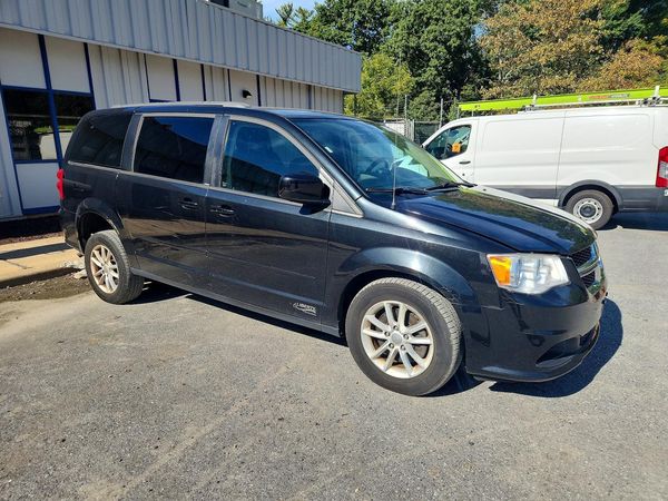 2014 DODGE GRAND CARAVAN SXT — Passenger 3/4