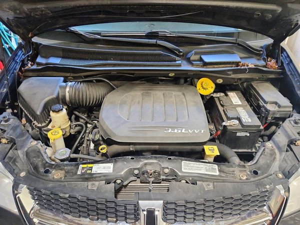 2014 DODGE GRAND CARAVAN SXT — Engine bay