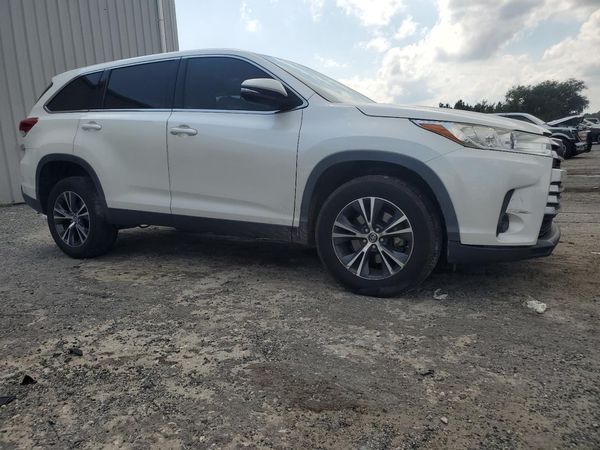2019 TOYOTA HIGHLANDER LE