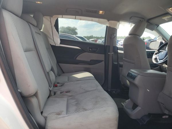 2019 TOYOTA HIGHLANDER LE