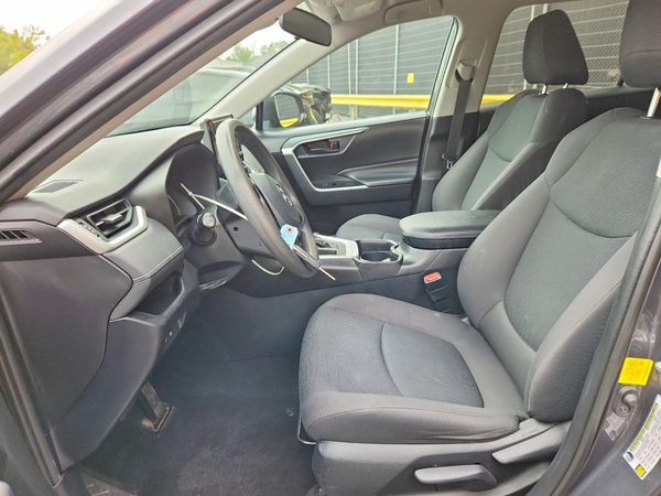 2020 TOYOTA RAV4 LE — DENT