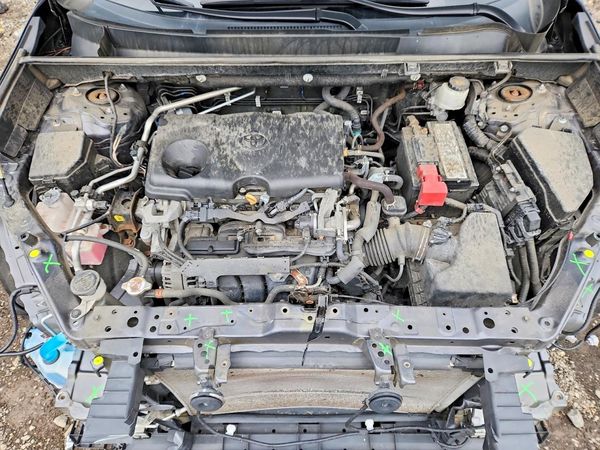 2020 TOYOTA RAV4 LE — Engine bay