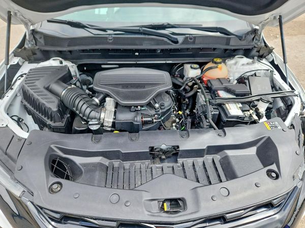 2021 CHEVROLET BLAZER RS — Engine bay