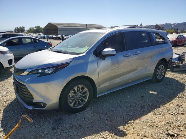 2025 TOYOTA SIENNA — DSFA — Front 3/4