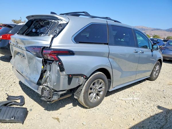 2025 TOYOTA SIENNA XLE — PSRA