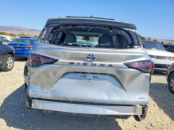 2025 TOYOTA SIENNA XLE — DIRR