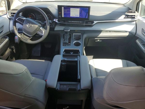 2025 TOYOTA SIENNA XLE — CKPT