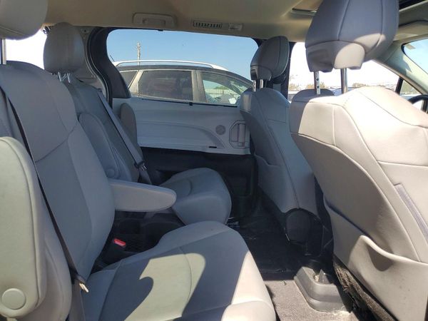 2025 TOYOTA SIENNA XLE — PSRS