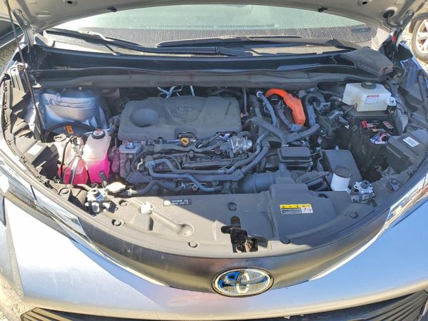 2025 TOYOTA SIENNA XLE — Engine bay