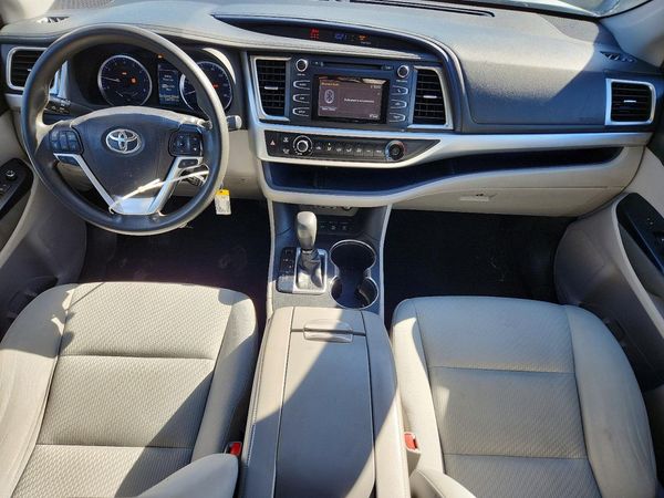 2019 TOYOTA HIGHLANDER LE/LE Plus — CKPT