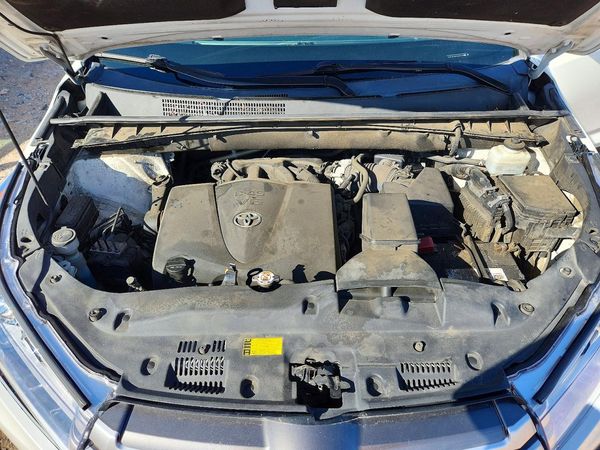 2019 TOYOTA HIGHLANDER LE/LE Plus — Engine bay