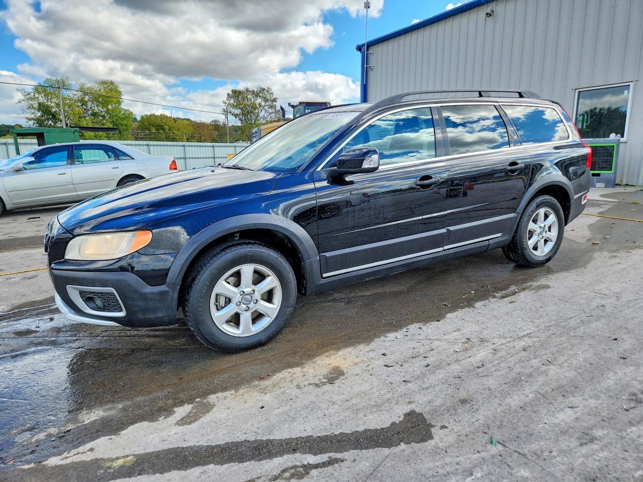 2012 VOLVO XC70 — Front 3/4