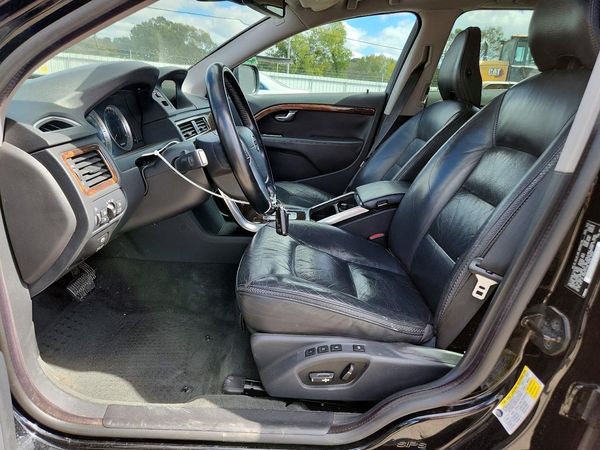 2012 VOLVO XC70 — DENT