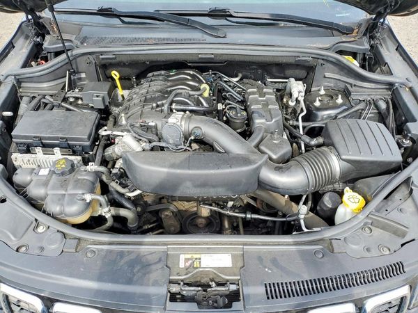 2019 JEEP CHEROKEE Limited — Engine bay