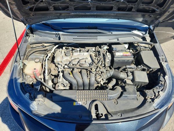 2022 TOYOTA COROLLA LE — Engine bay