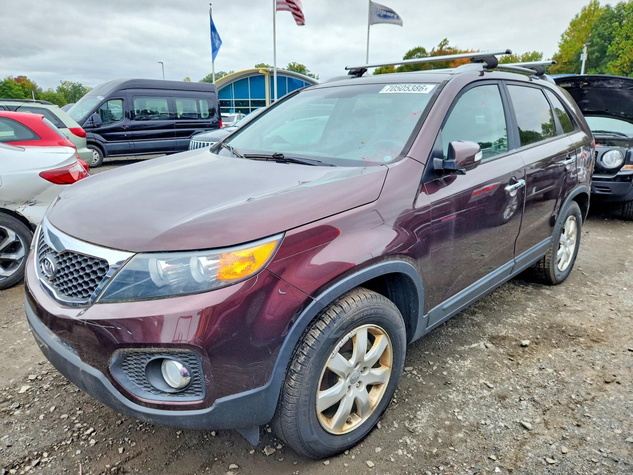 2013 KIA SORENTO Base / LX — Front 3/4