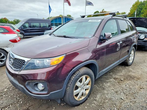 2013 KIA SORENTO Base / LX — Front 3/4