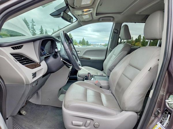2020 TOYOTA SIENNA Q grade — DENT