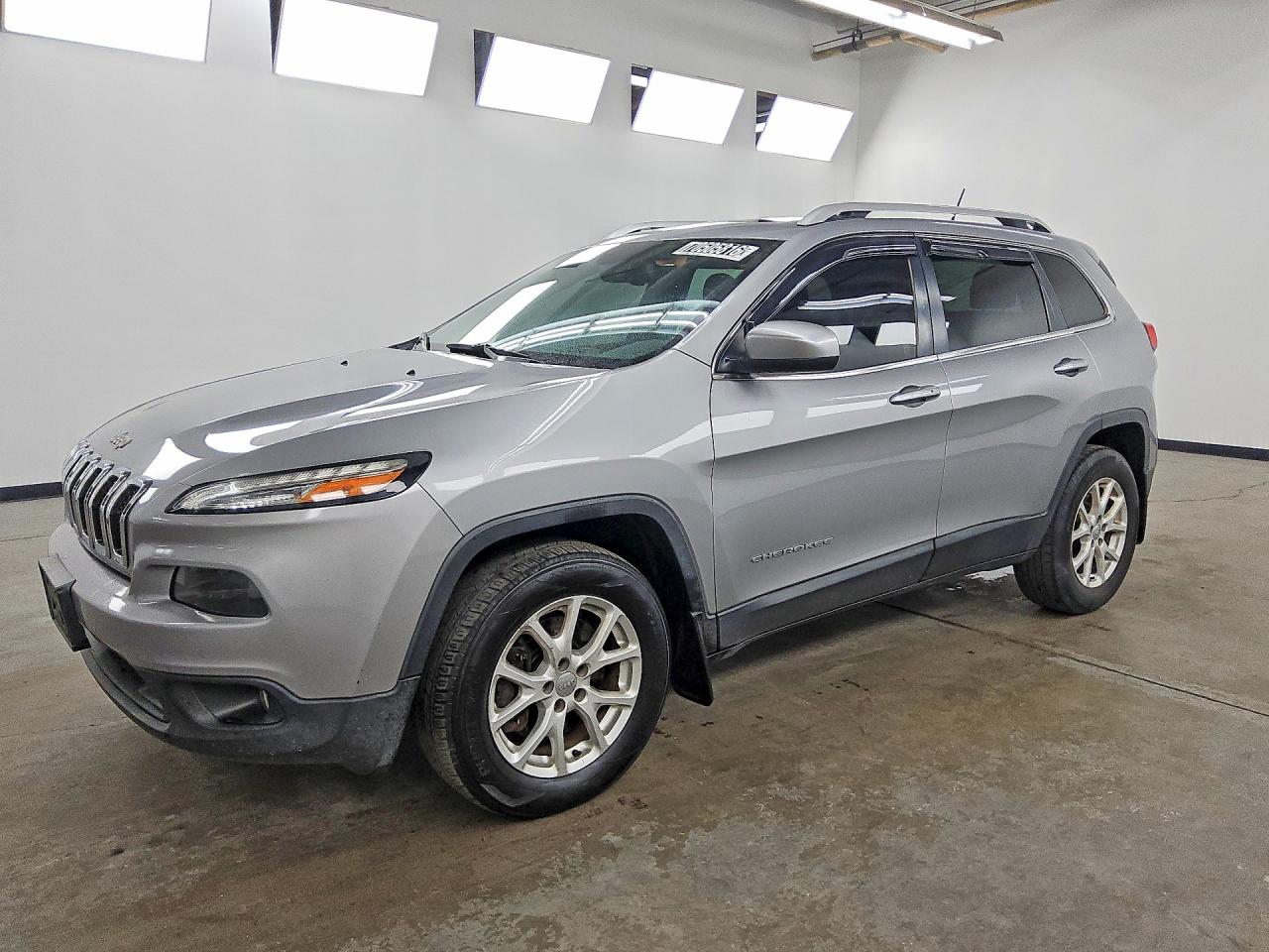 2015 JEEP CHEROKEE Latitude — Front 3/4