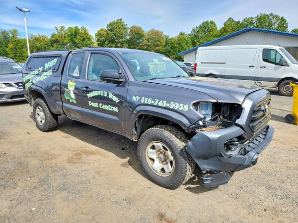 2017 TOYOTA TACOMA SR/SR5 — Passenger 3/4