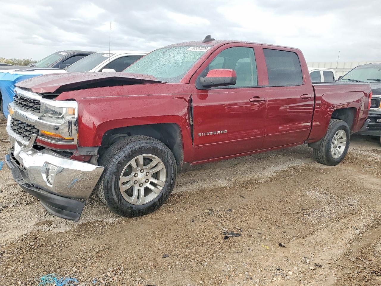 2017 CHEVROLET SILVERADO LT — Front 3/4