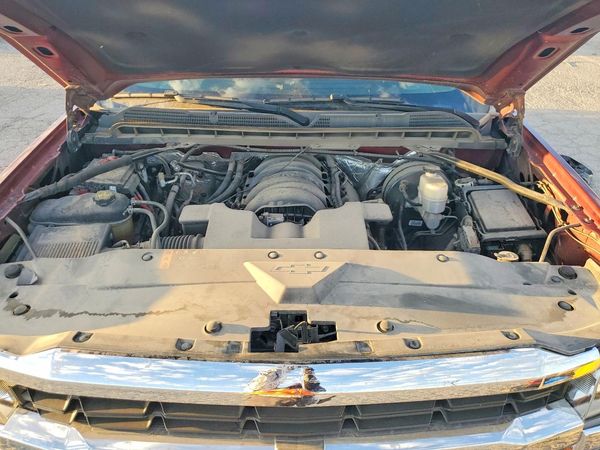 2017 CHEVROLET SILVERADO LT — Engine bay