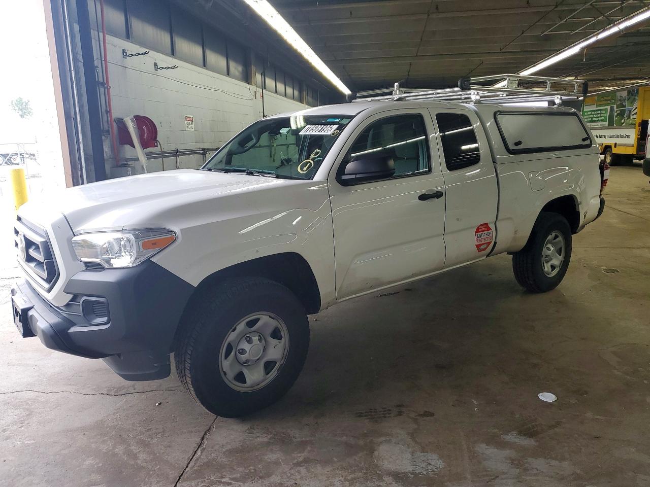 2022 TOYOTA TACOMA SR5 — Front 3/4