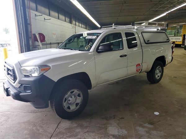 2022 TOYOTA TACOMA SR5 — Front 3/4