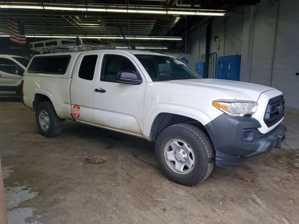 2022 TOYOTA TACOMA SR5 — Passenger 3/4