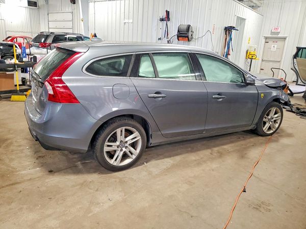 2017 VOLVO V60 Premier — PSRA