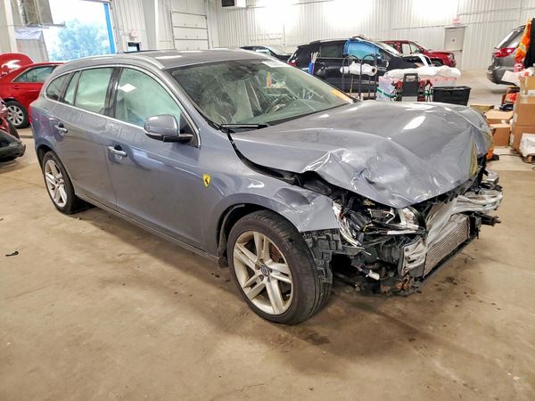 2017 VOLVO V60 Premier — Passenger 3/4