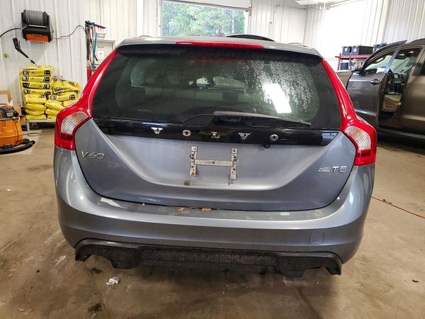 2017 VOLVO V60 Premier — DIRR