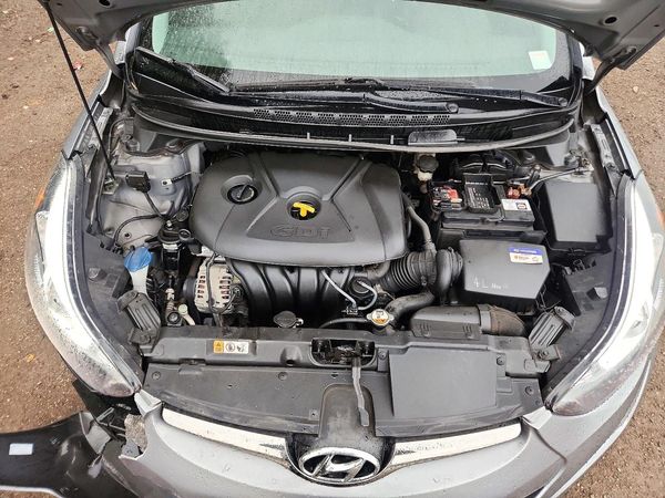 2015 HYUNDAI ELANTRA GLS(Middle) — Engine bay