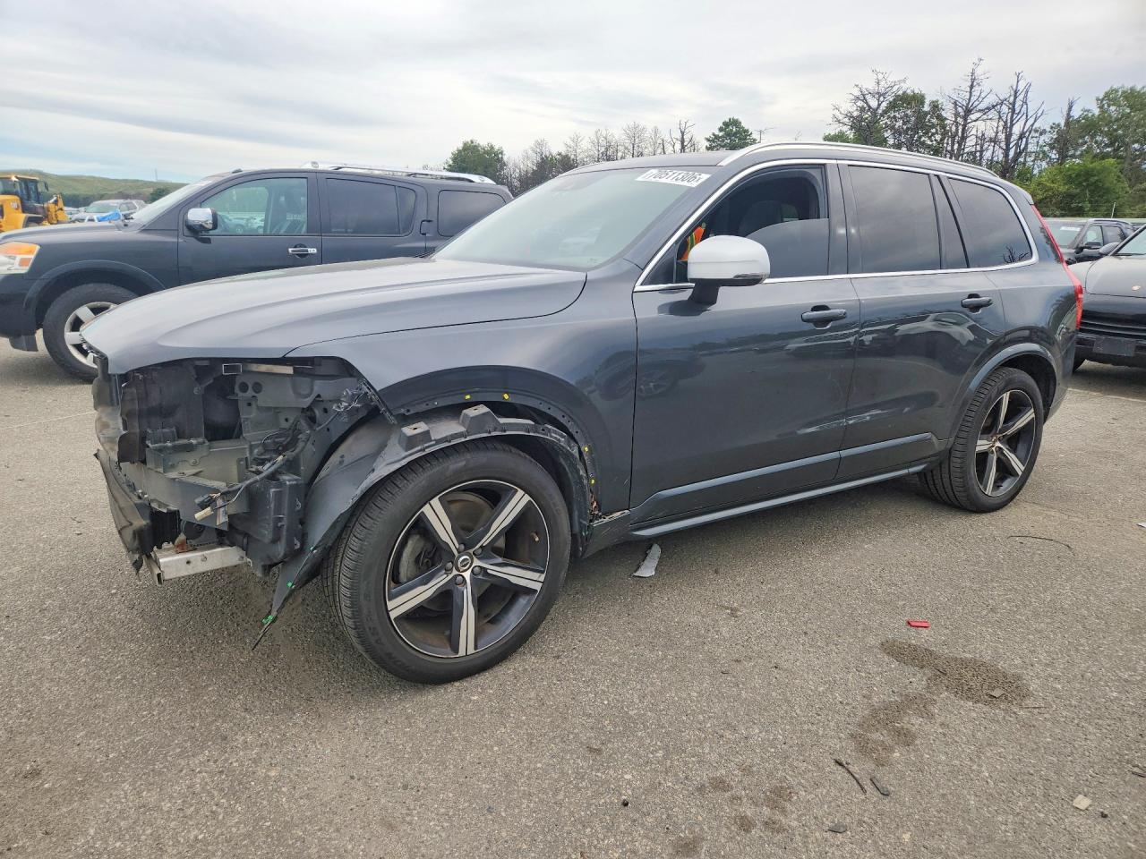 2018 VOLVO XC90 R-Design — Front 3/4
