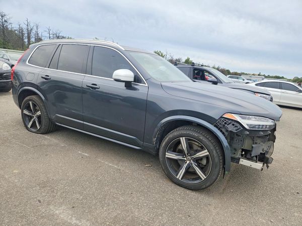 2018 VOLVO XC90 R-Design — Passenger 3/4