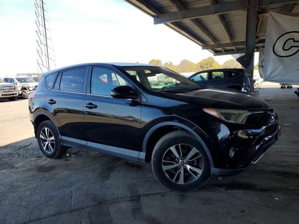 2018 TOYOTA RAV4 Adventure/XLE — Passenger 3/4