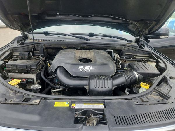 2012 DODGE DURANGO Crew — Engine bay